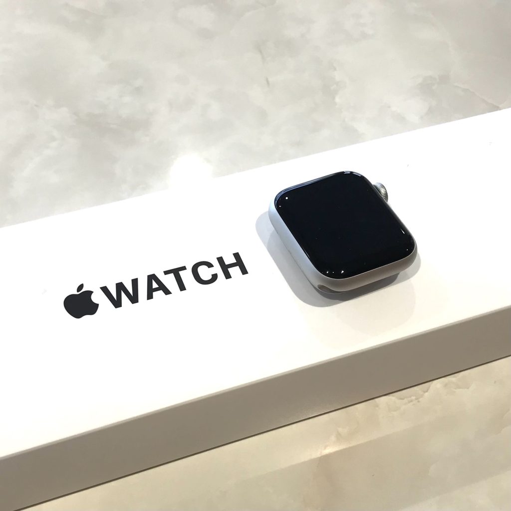 Apple Watch SE 第2世代 40mm GPSモデル MNL93J/A