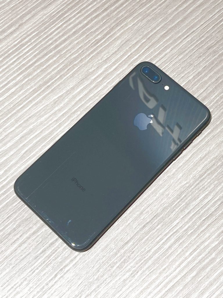 au SIMロック解除済み iPhone8 Plus 64GB スペースグレイ MQ9K2J/A