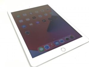SIMロック解除済み(au)iPad 第6世代/2018 Cellular 32GB シルバー MR6P2J/A