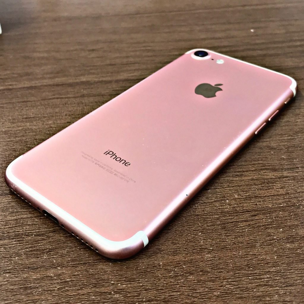 Apple docomo SIMロック解除済 iPhone 7 128GB ローズゴールド MNCN2J/A