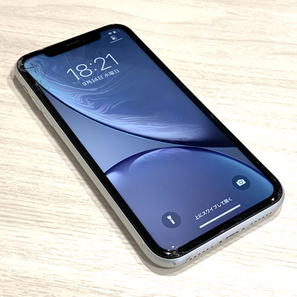 SIMロック解除(au) iPhoneXR 64GB ホワイト MT032J/A