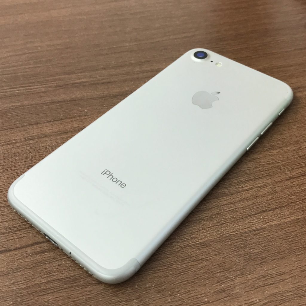 Apple docomo SIMロック解除済 iPhone 7 32GB シルバー MNCF2J/A