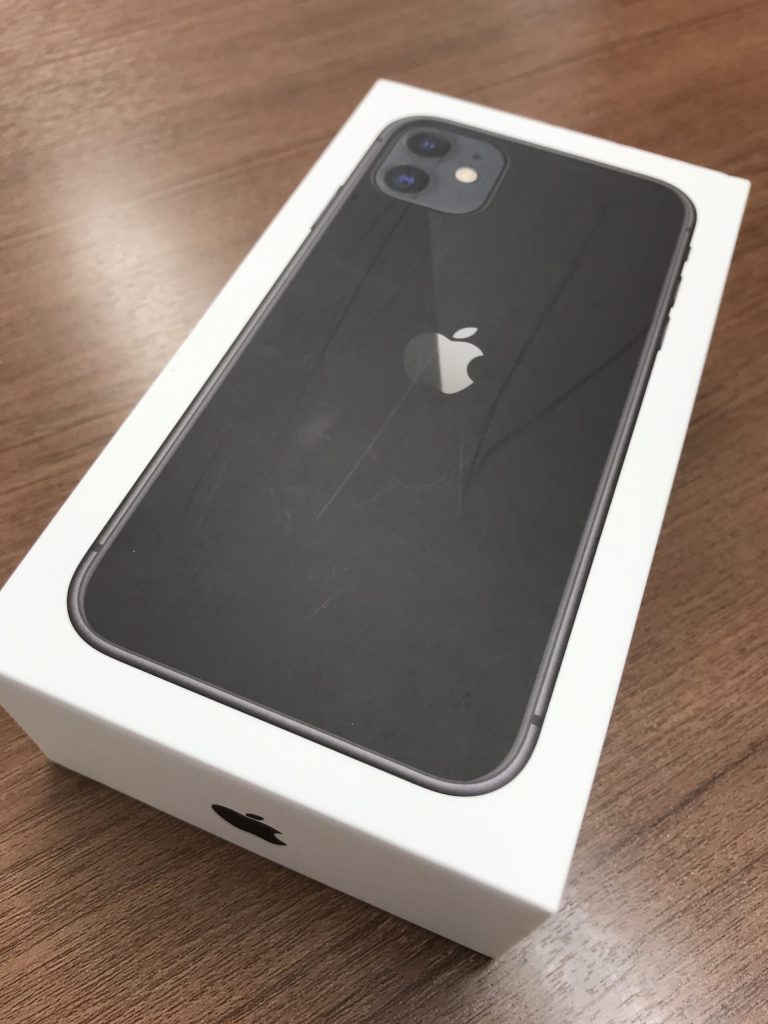 docomo/SIMロック解除済 iPhone 11 64GB ブラック MWLT2J/A