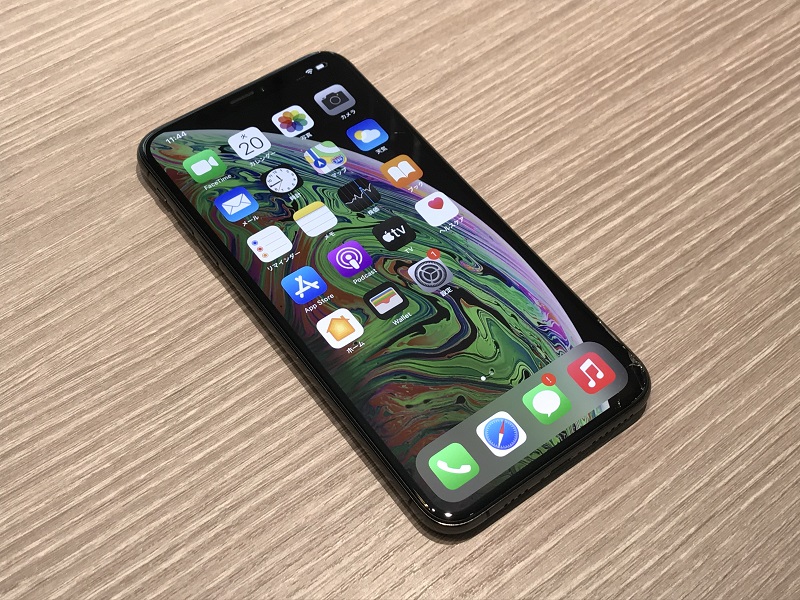 docomo SIMロック解除済み iPhoneXS Max 512GB スペースグレイ MT6X2J/A 液晶割れ