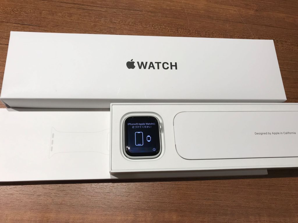 Apple Watch SE 44mm GPS シルバーアルミニウム/スポーツバンド ホワイト MYDQ2J/A