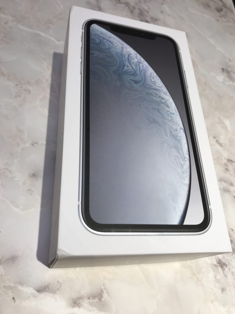 au/SIMロック解除済み iPhoneXR 128GB ホワイト MT0J2J/Aau/SIMロック解除済み iPhoneXR 128GB ホワイト MT0J2J/A