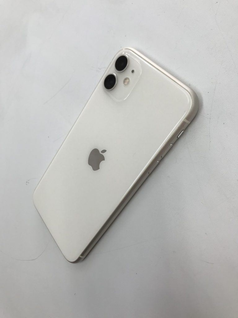 SIMロック解除(docomo)iPhone11 64GB ホワイト MWLU2J/A