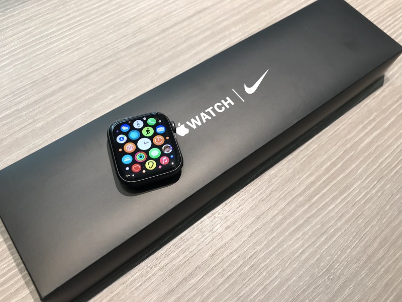 AppleWatch Nike SE 44mm GPS スペースグレイ MYYK2J/A