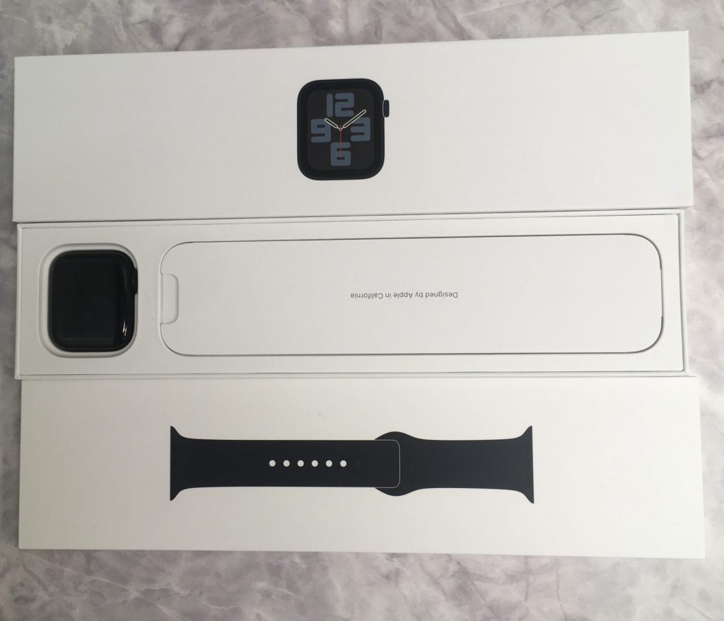 Apple Watch SE GPSモデル 44mmミッドナイトアルミニウムケース MNK03J