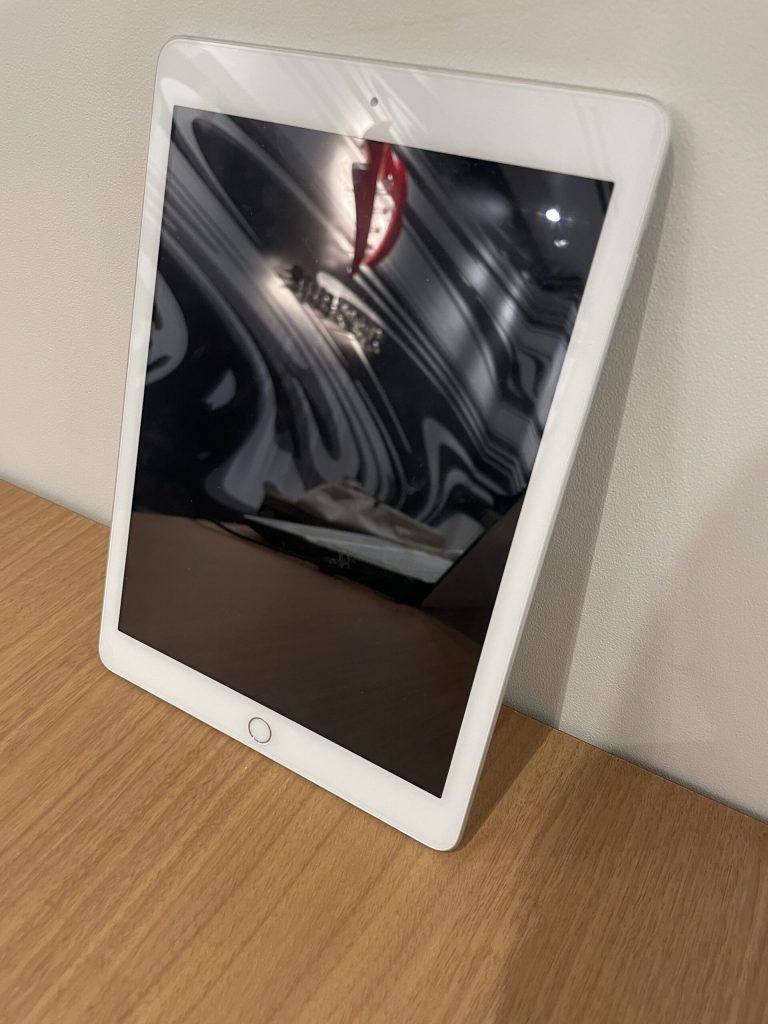 iPad 第6世代 Wi-Fiモデル 128GB シルバー MR7K2J/A