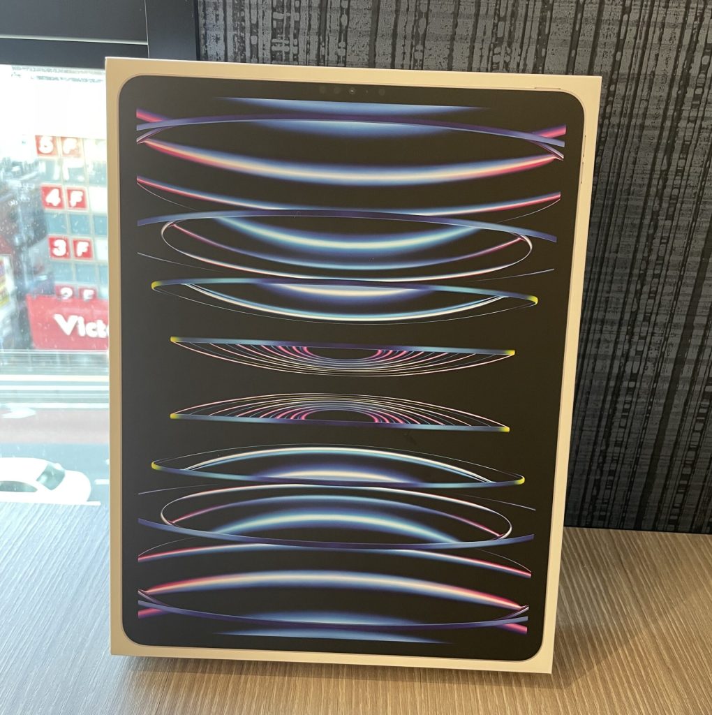 iPad Pro 12.9インチ 第6世代 Wi-Fi 512GB シルバー MNXV3J/A