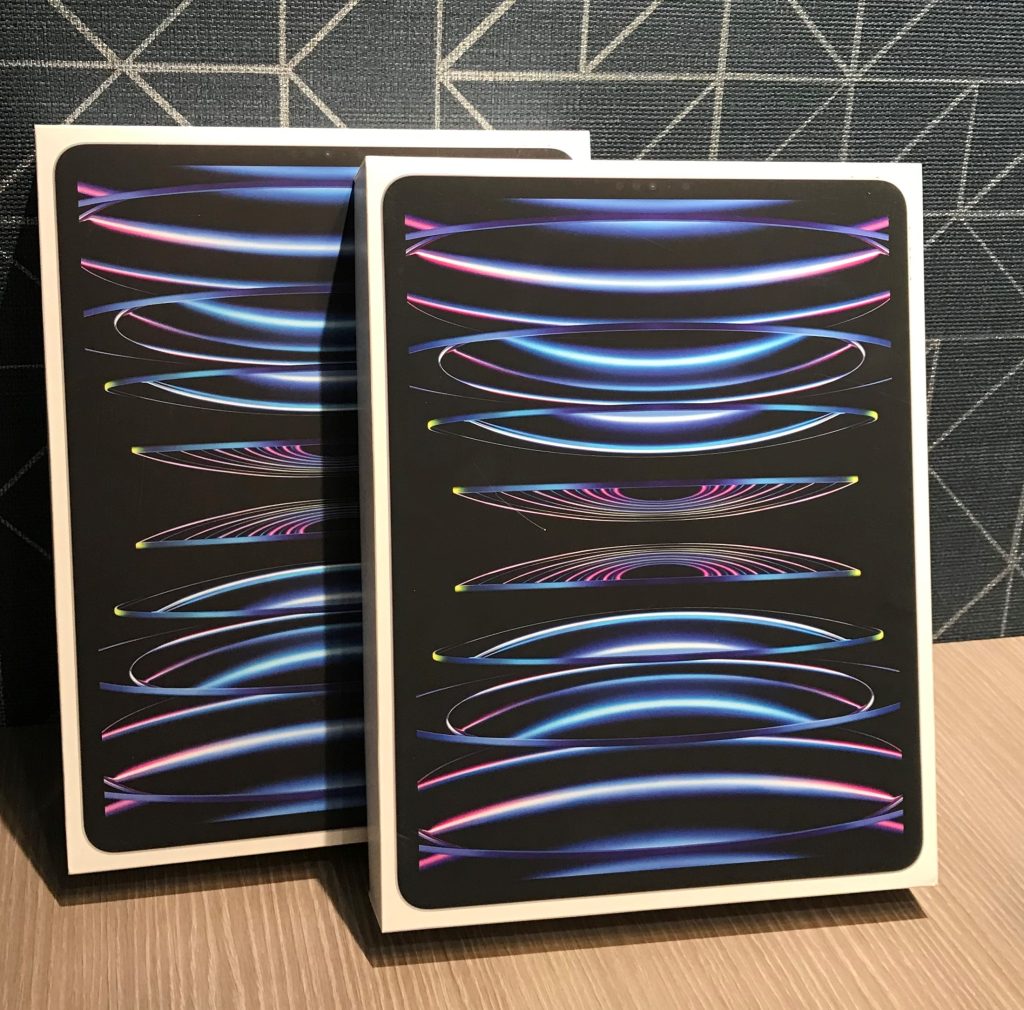 iPad Pro 12.9インチ 第6世代 Wi-Fi 256GB シルバー MNXT3J/A