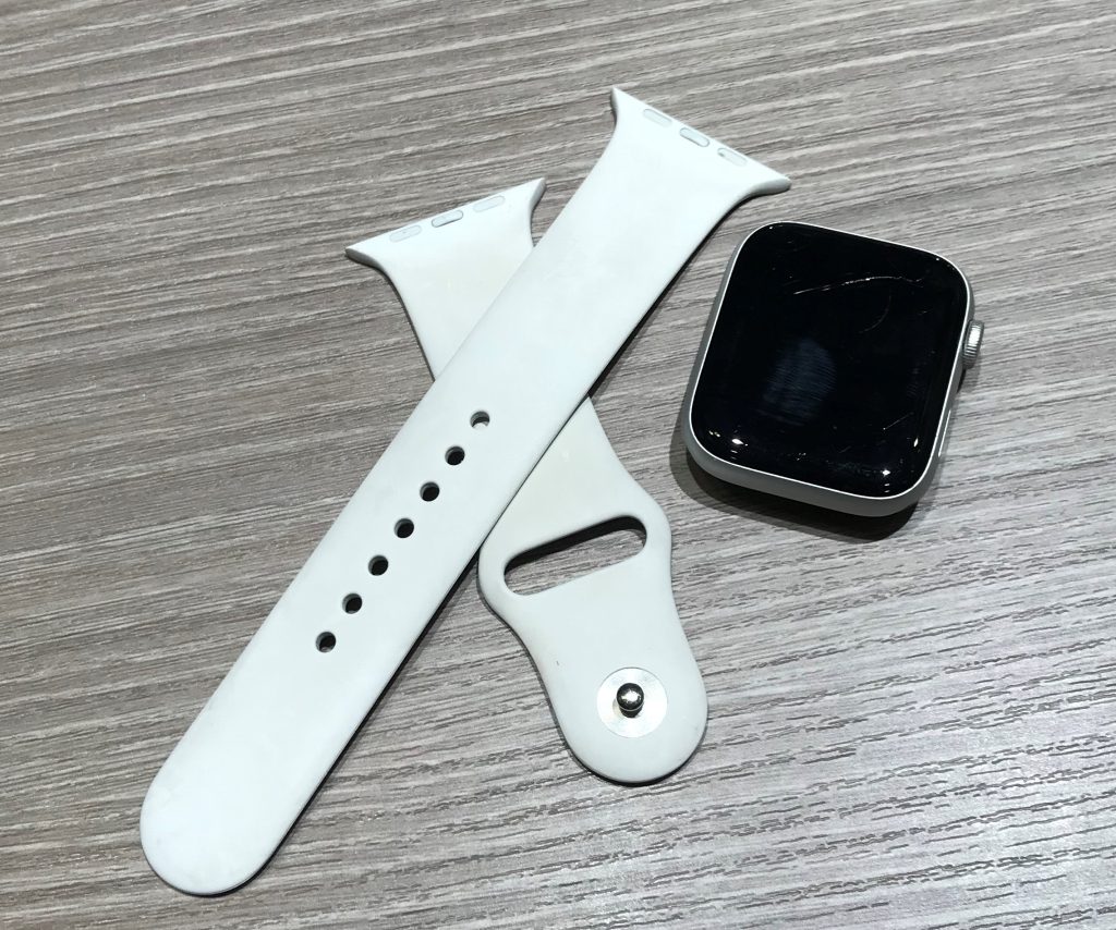 Apple Watch SE 44mm GPS シルバーアルミニウム/スポーツバンド ホワイト MYDQ2J/A