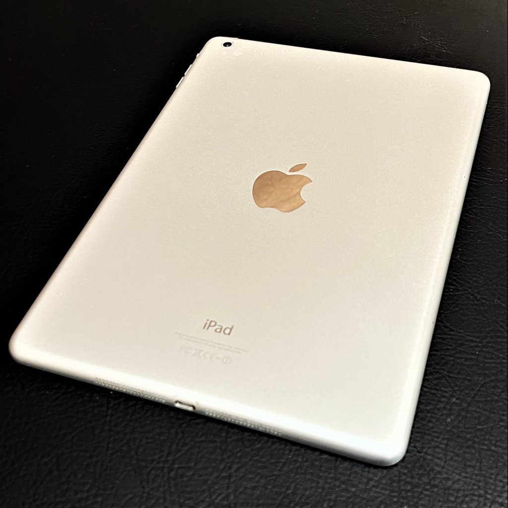 Apple iPadAir 第1世代 Wi-Fiモデル 32GB シルバー MD789J/A
