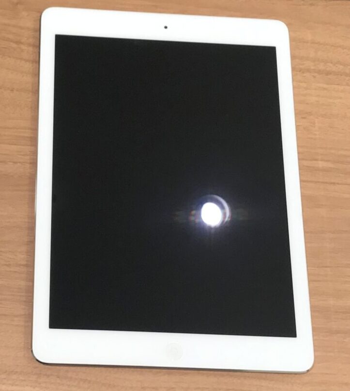 Apple iPad Air Wi-Fiモデル 128GB ME906J/A