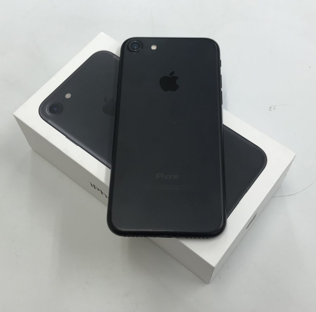 SIMロック解除済み au iPhone7 128GB ブラック MNCK2J/A