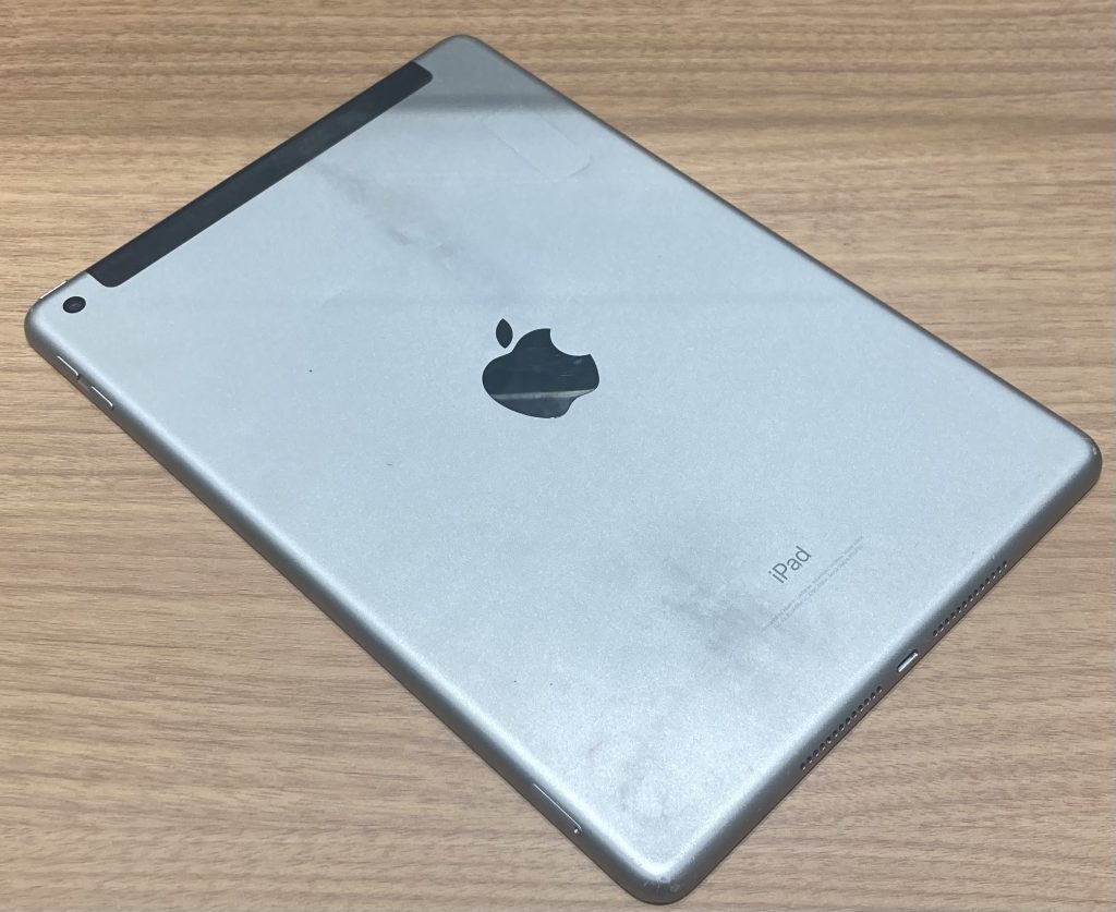 Apple au iPad（第6世代/2018） Cellular 32GB スペースグレイ MR6N2J/A