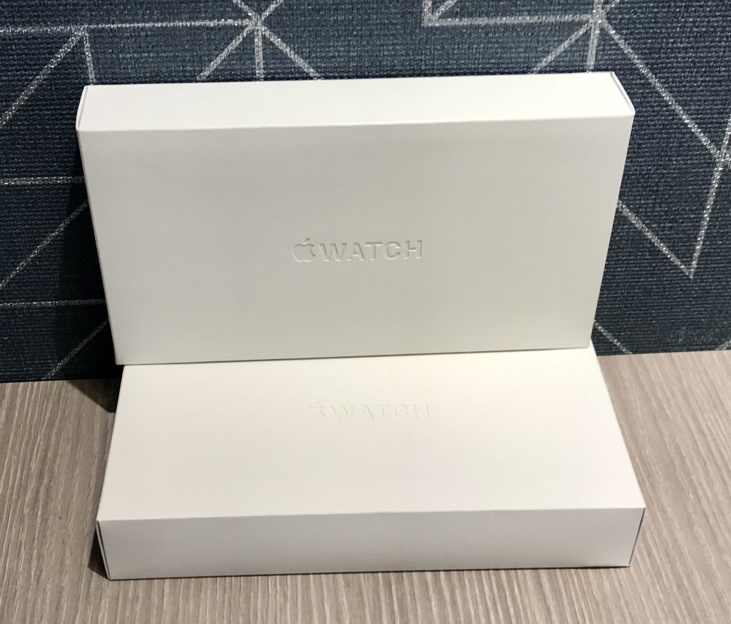 Apple Watch Ultra GPS+Cellularモデル 49mm スターライトアルパインループ MQFQ3J/A