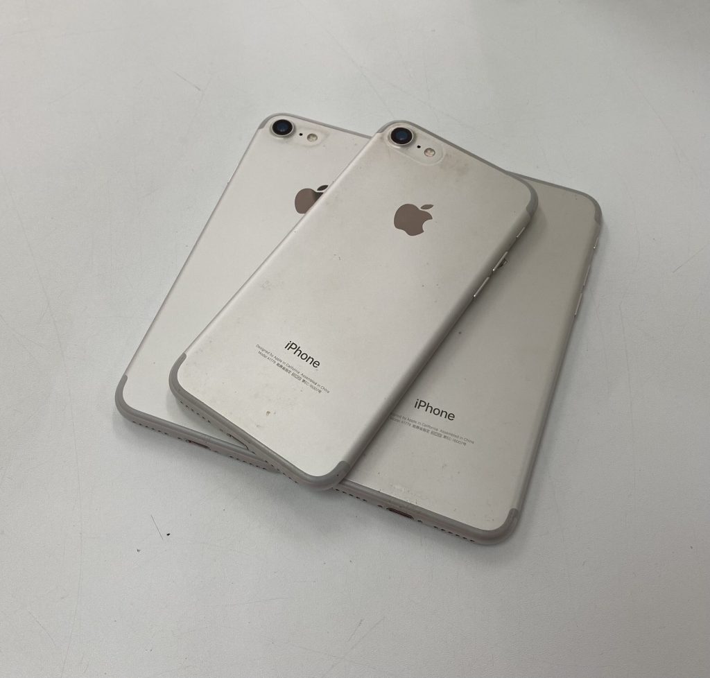 docomo/SIMロック解除済 iPhone7 32GB シルバー MNCF2J/A 3台