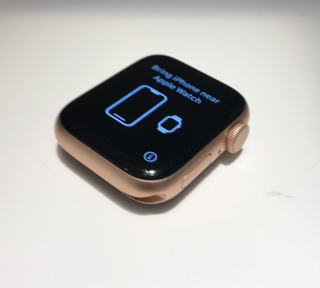 Apple Watch SE 40mm ゴールドアルミニウムケース GPS MYDY2J/A