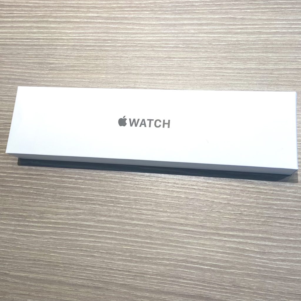 Apple Watch SE 40mm GPS ゴールド/スポーツバンド スターライト MKQ03J/A