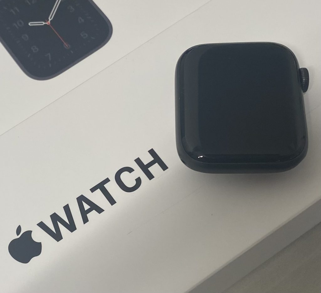 Apple Watch SE 44㎜ GPS+Cellular スペースグレイアルミニウム ブラックスポーツバンド MYF02J/A