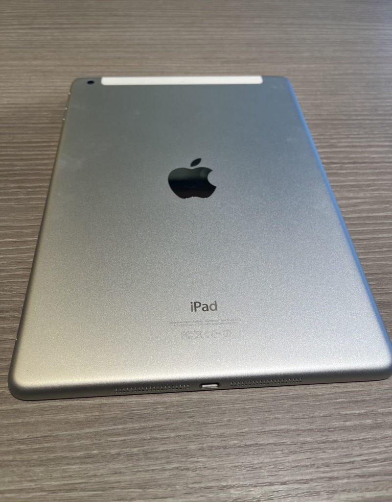 iPad Air 16GB Wi-Fi＋Cellularモデル シルバー MD794J/A
