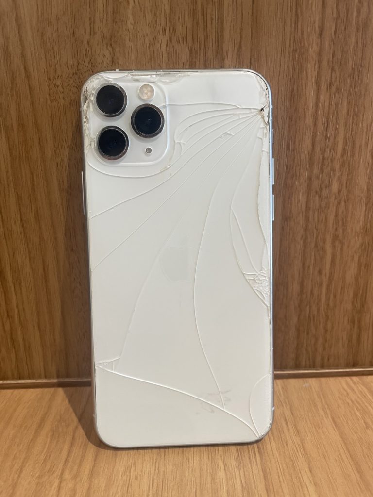 SIMロック解除(Softbank) iPhone11Pro 256GB シルバー MWC82J/A