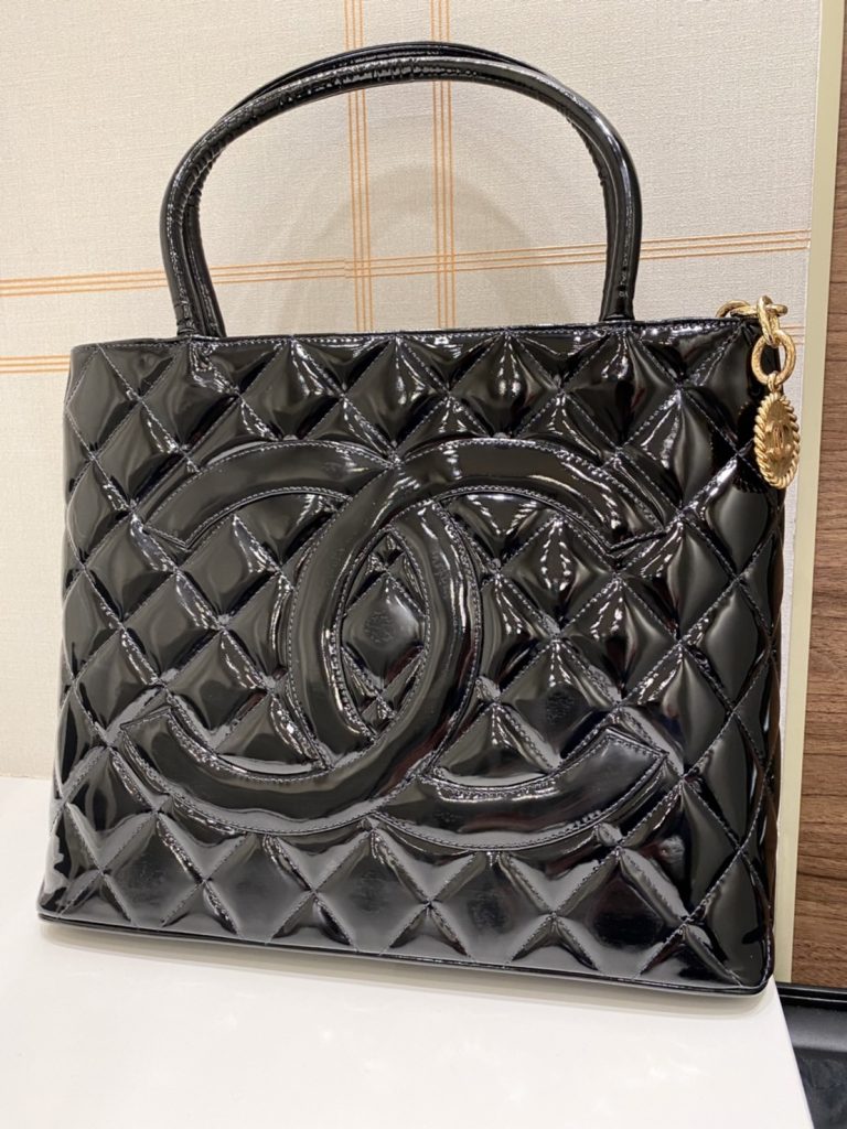CHANEL シャネル 復刻トート エナメル ゴールド金具