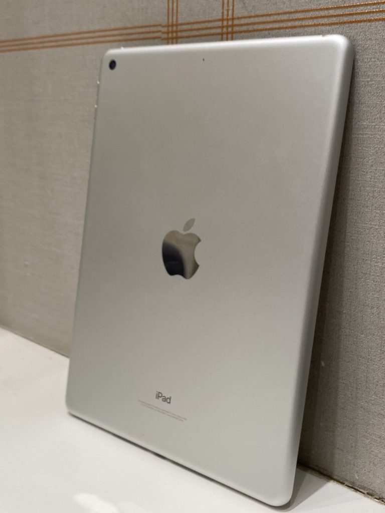 Apple iPad 第6世代 Wi-Fiモデル 32GB シルバー MR7G2J/A