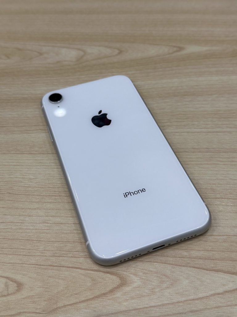 SIMロック解除(au) iPhoneXR 64GB ホワイト MT032J/A