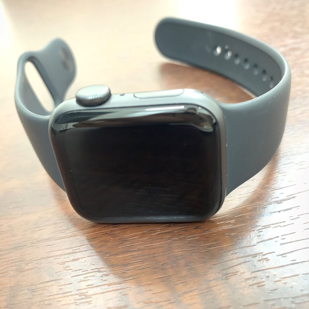 Apple Watch SE GPSモデル 40mm MYDP2J/A ブラックスポーツバンド