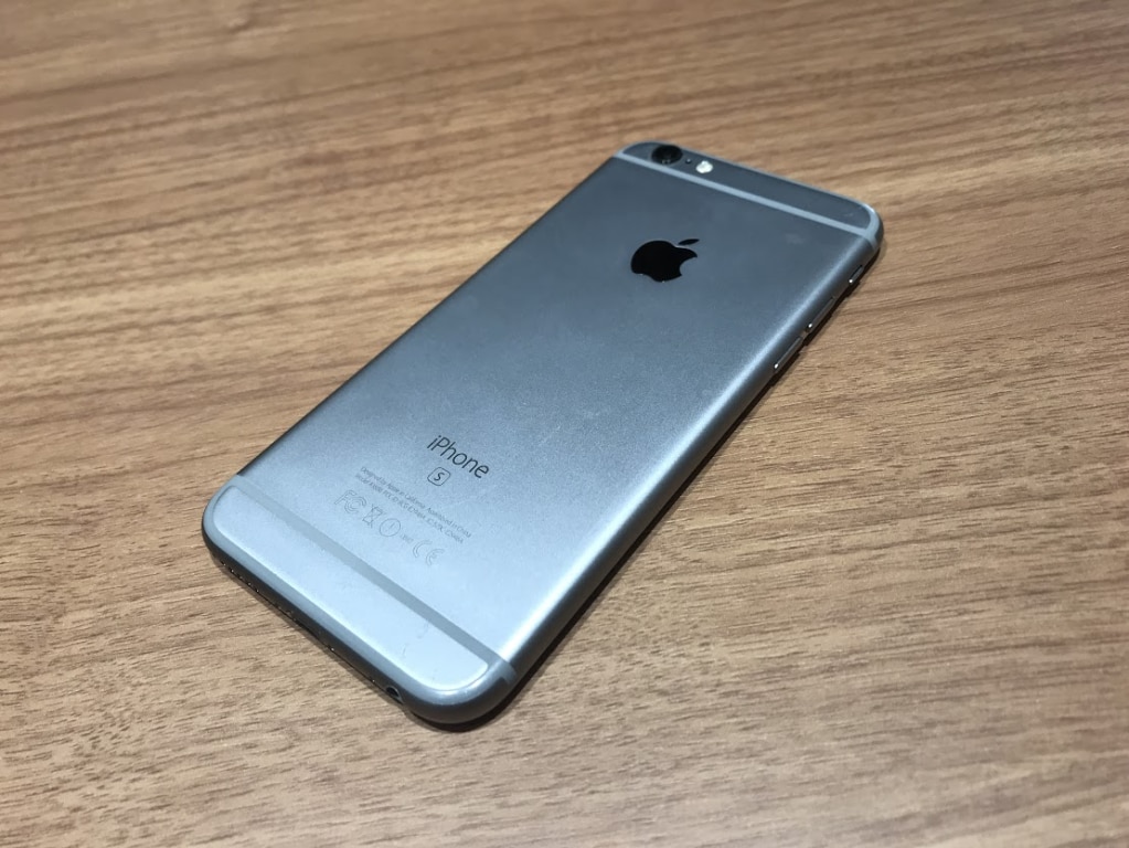 docomo/SIMロック解除済み iPhone6s 64GB スペースグレイ MKQN2J/A