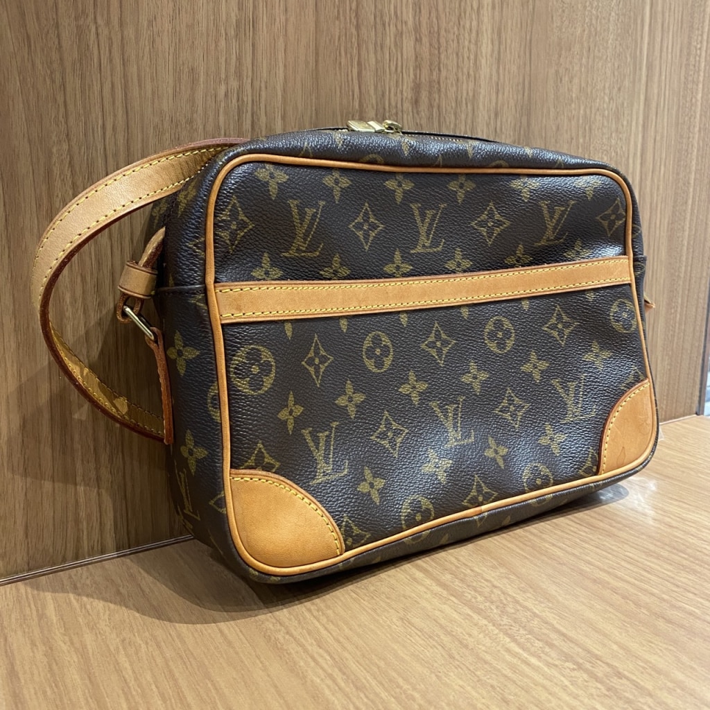 LOUIS VUITTON ルイ ヴィトン モノグラム トロカデロ30 - ショルダーバッグ