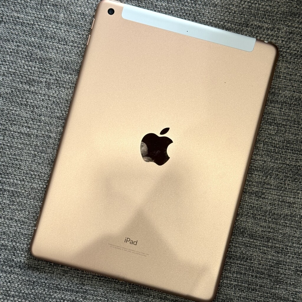au iPad 第6世代 32GB ローズゴールド MRM02J/A