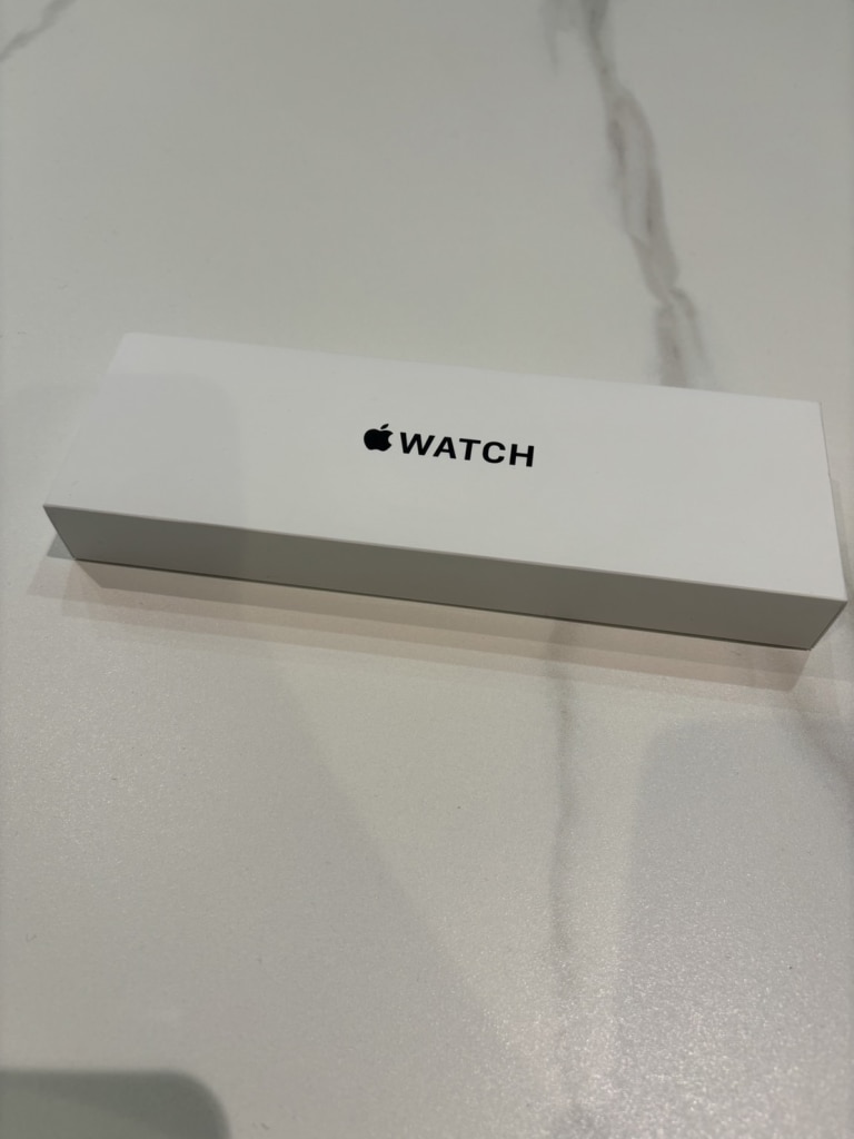 Apple Watch SE 第2世代 GPSモデル 44mm MRE53J/A [スターライトスポーツバンド M/L]