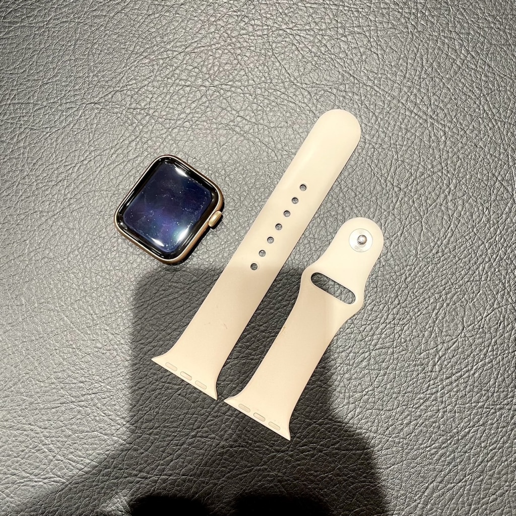 Apple Watch SE 40mm GPS ゴールド/スポーツバンド スターライト MKQ03J/A