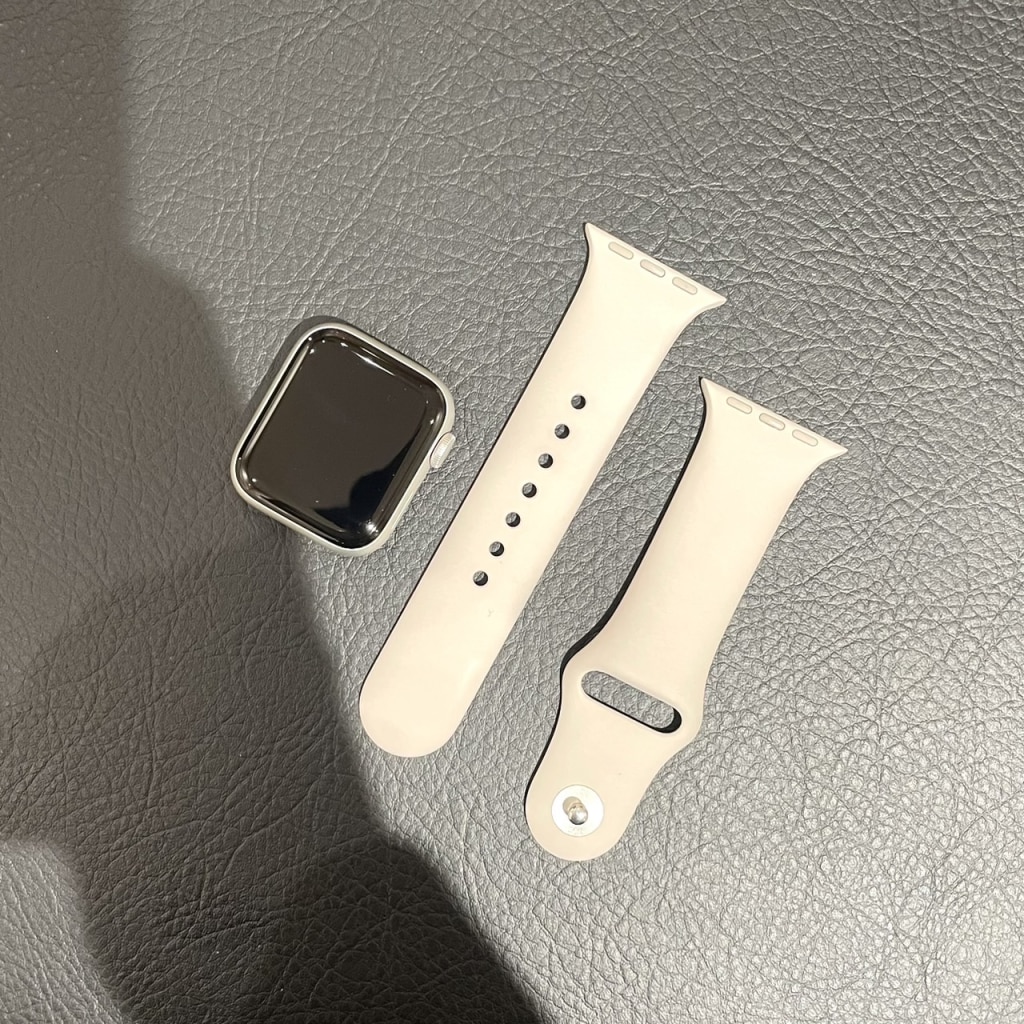 Apple Watch SE GPSモデル 40mm シルバーアルミニウムケー MKNY3J/A　