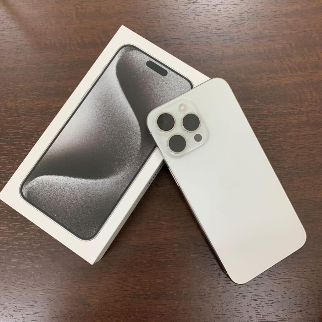 SIMロック解除(Softbank）iPhone 15 Pro Max 512GB ホワイトチタニウム MU6V3JA