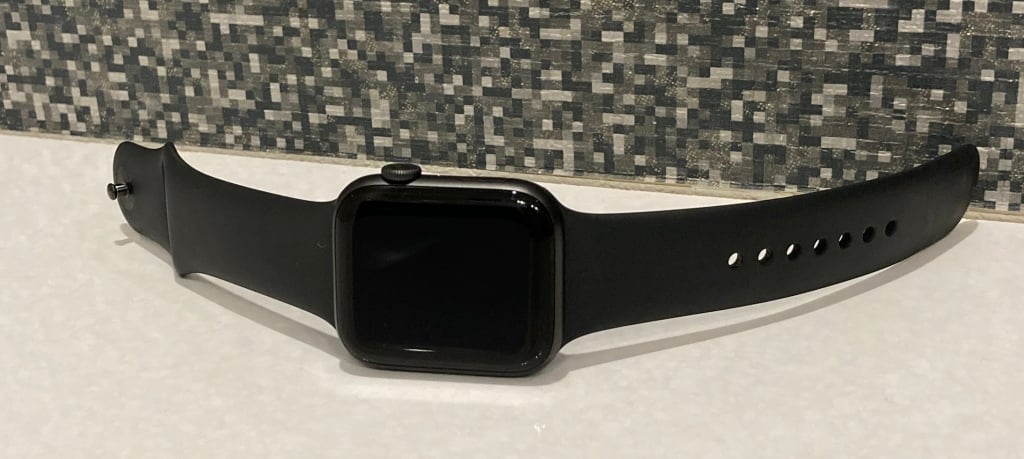 Apple Watch Series5 44mm GPSモデル スペースグレイアルミニウムケース ブラックスポーツバンド MWVF2J/A