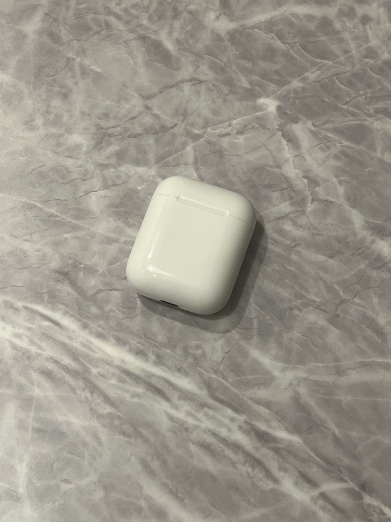 Apple AirPods with Charging Case(第2世代) MV7N2J/A