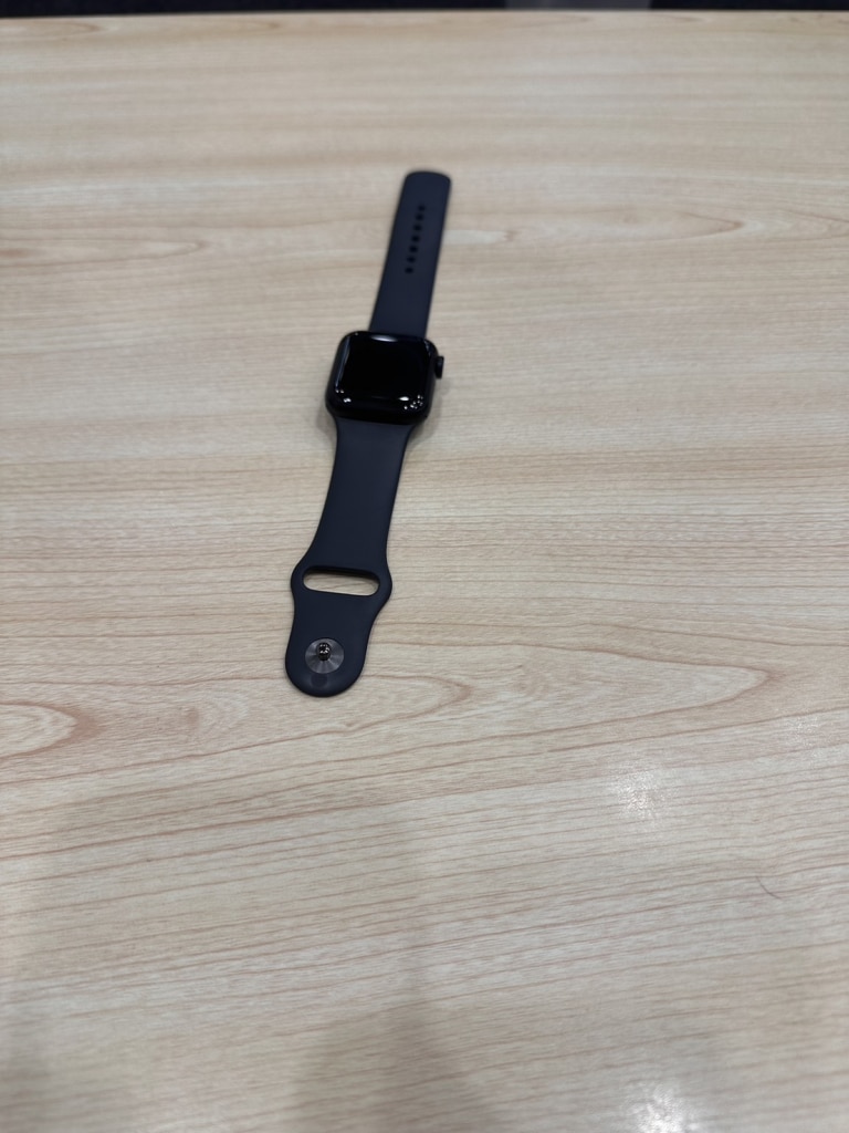 Apple Watch SE 第2世代 GPSモデル 40mm MR9Y3J/A [ミッドナイトスポーツバンド M/L]