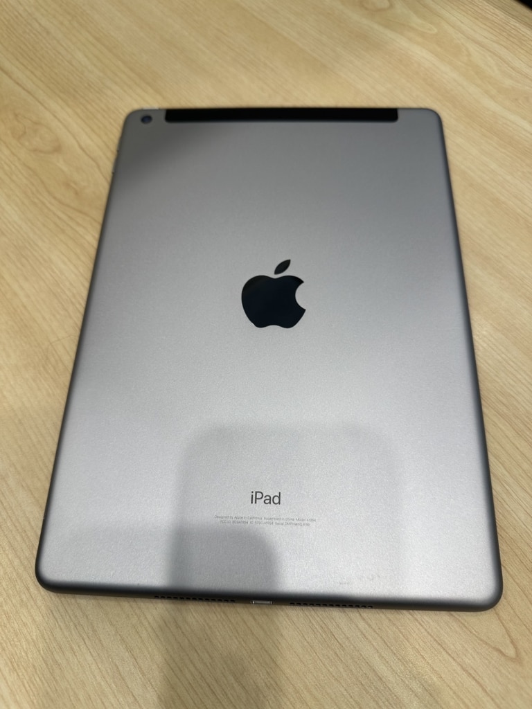 SIMロック解除(au)iPad (第6世代) cellular 32GB スペースグレイ MR6N2J/A