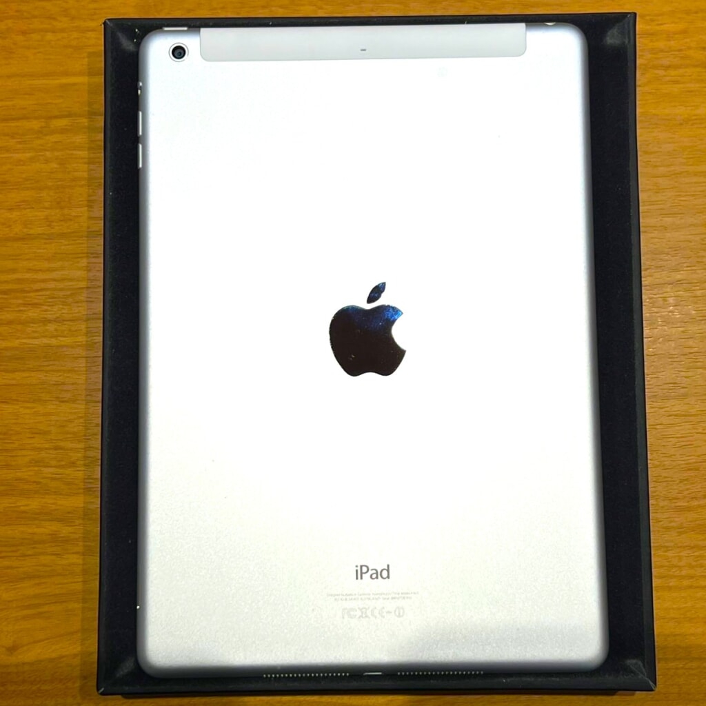 iPad Air 16GB Wi-Fi＋Cellularモデル シルバー MD794J/A