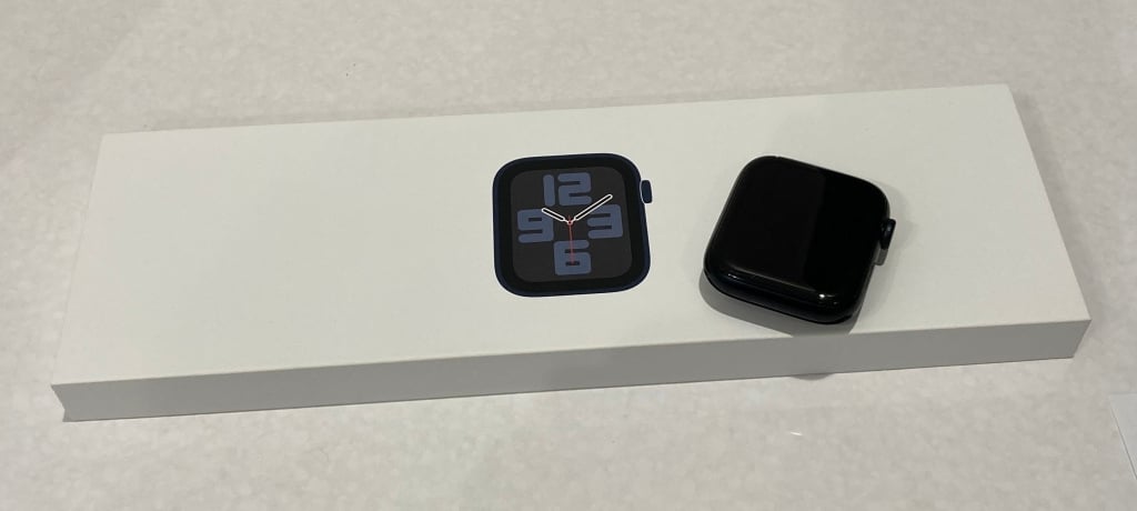 Apple Watch SE 第2世代 GPSモデル 44mm MRE93J/A