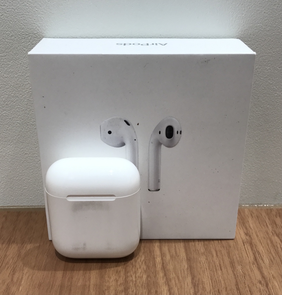 Apple AirPods with Charging Case (第2世代)MV7N2J/A