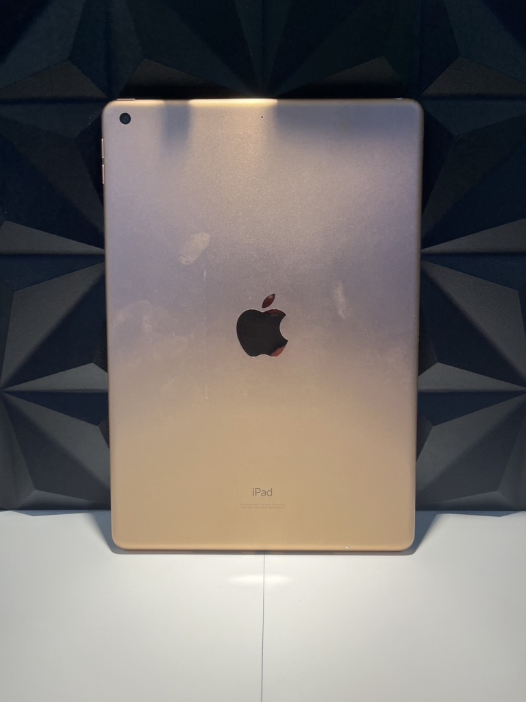 iPad 第8世代 128GB Wi-Fiモデル ゴールド MYLF2J/A