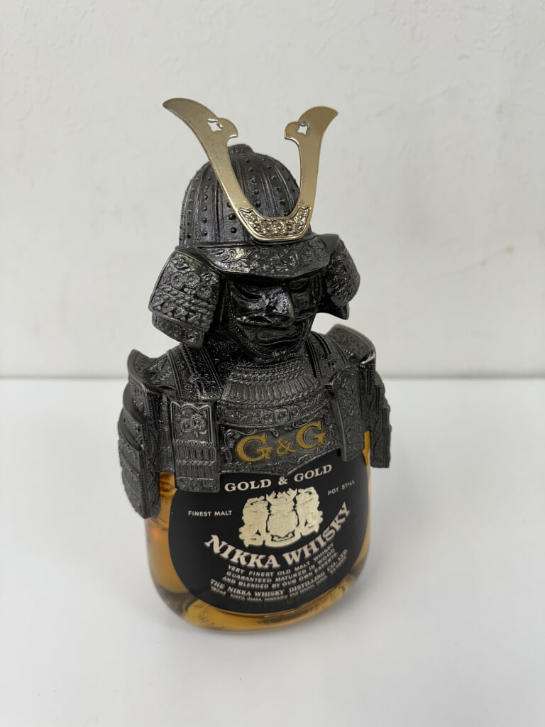 サントリー ニッカ ウイスキー GOLD & GOLD 武将 SHOGUN 兜 ボトルカバー付/760ml/瓶/43度