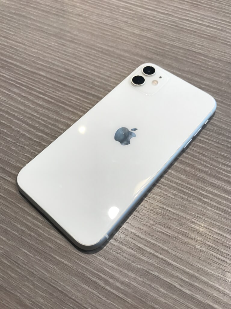 SIMロック解除(au)iPhone11 64GB ホワイト MWLU2J/A