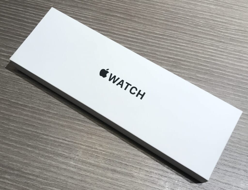 AppleWatchSE 第2世代 GPSモデル 40mm スターライトスポーツバンド MR9U3J/A